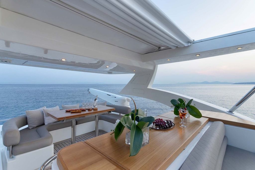 QUESTA e VITA - Boat Images