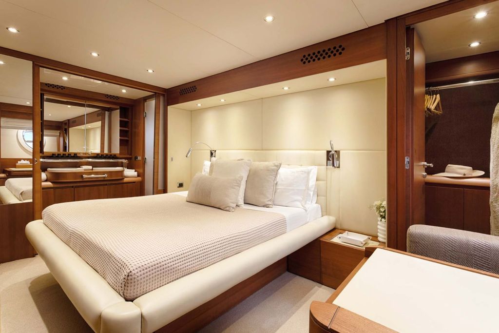 QUESTA e VITA - Boat Images