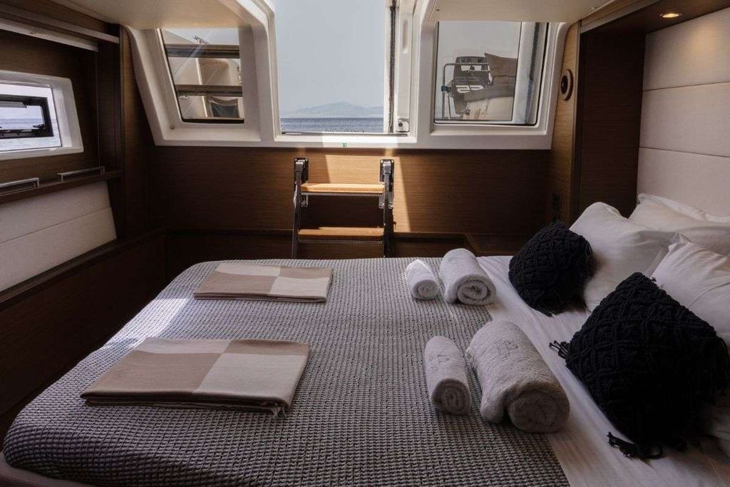VALIUM62 - Boat Images