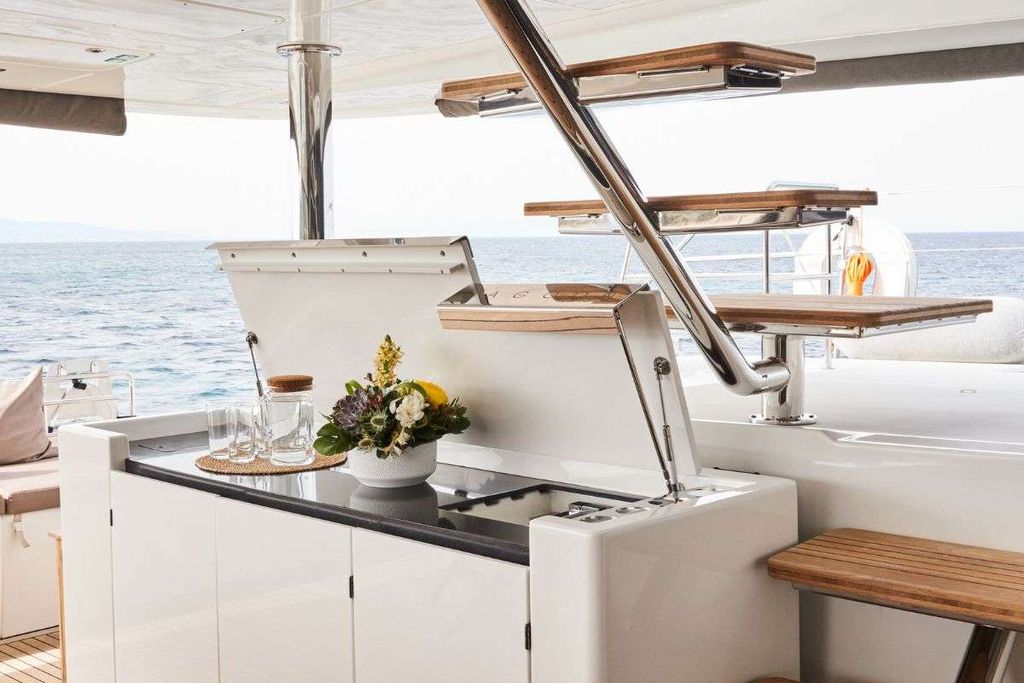 VALIUM62 - Boat Images