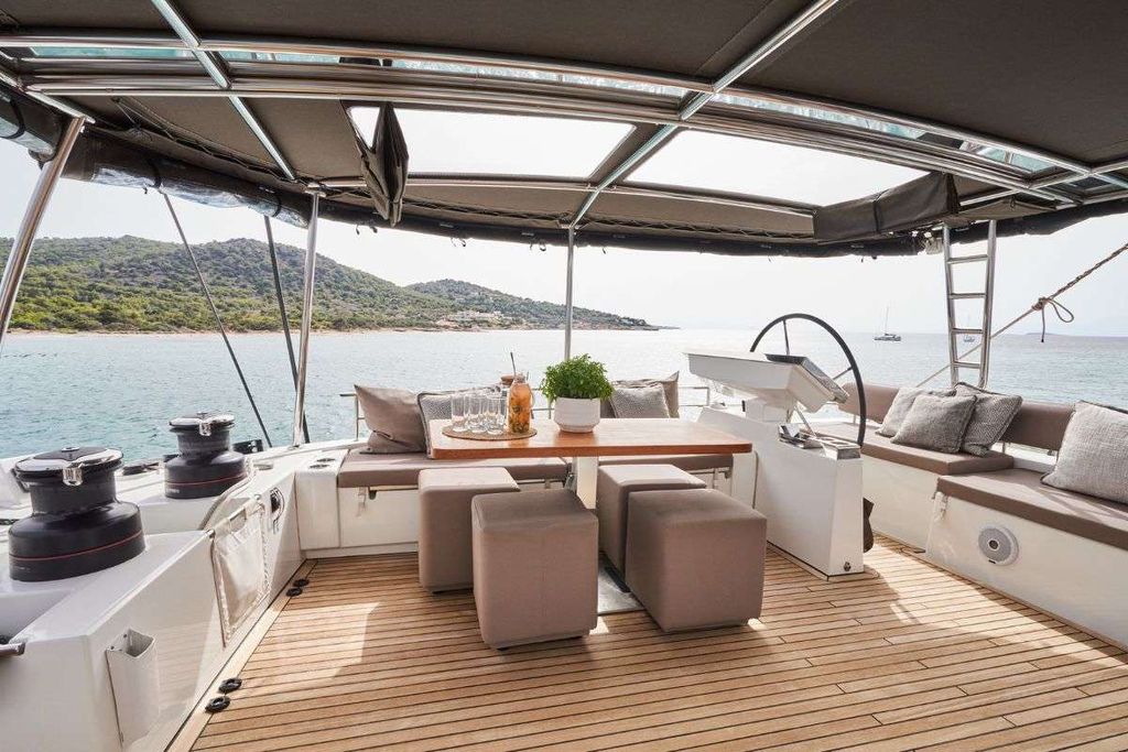 VALIUM62 - Boat Images