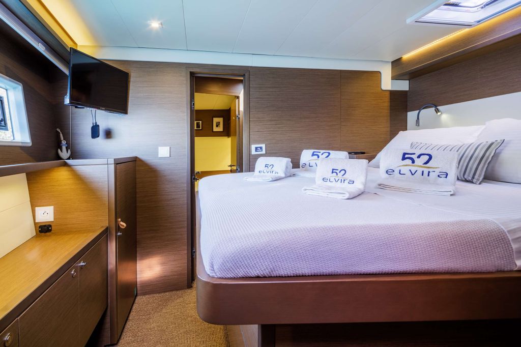 ELVIRA 52 - Boat Images
