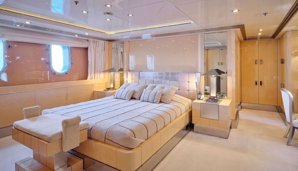 SUNDAY - Boat Images