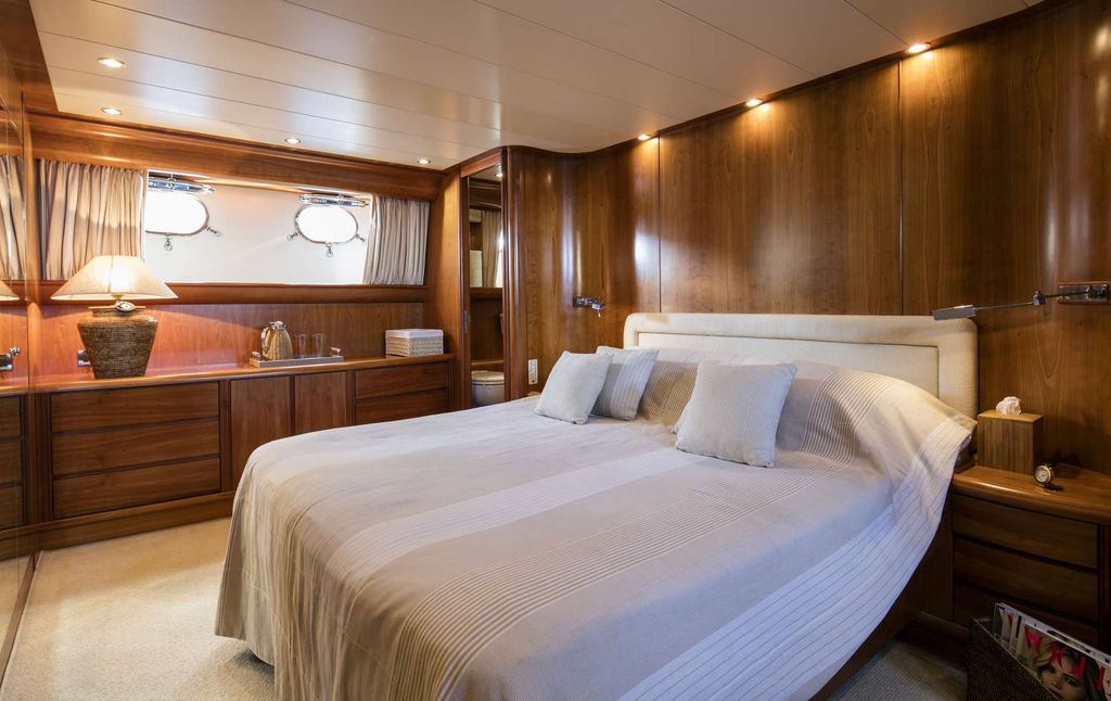VYNO - Boat Images