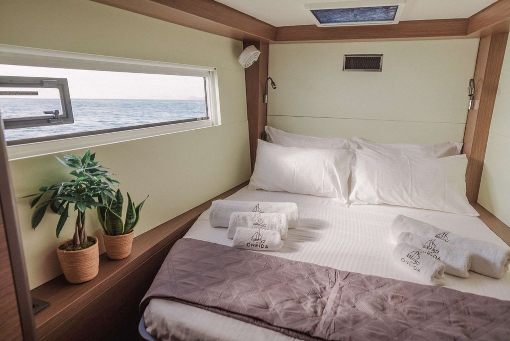 ONEIDA - Boat Images