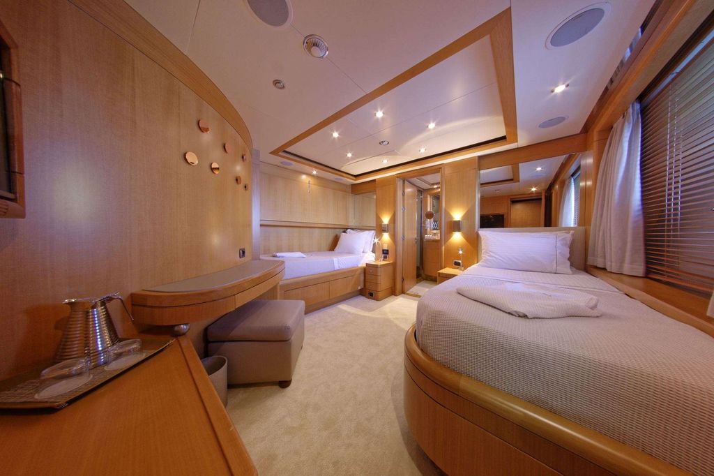 GRANDE AMORE - Boat Images