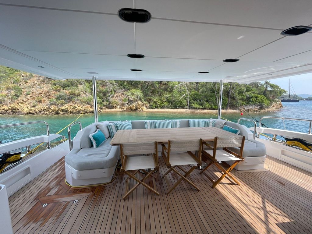 LA LIBERTA - Boat Images