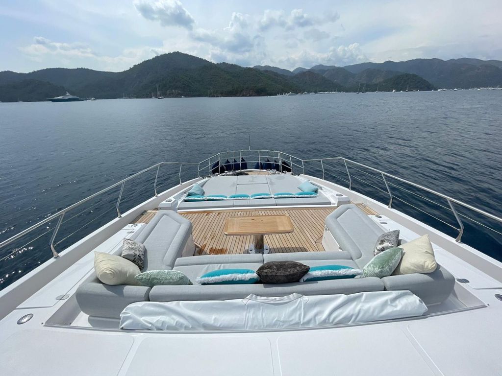 LA LIBERTA - Boat Images