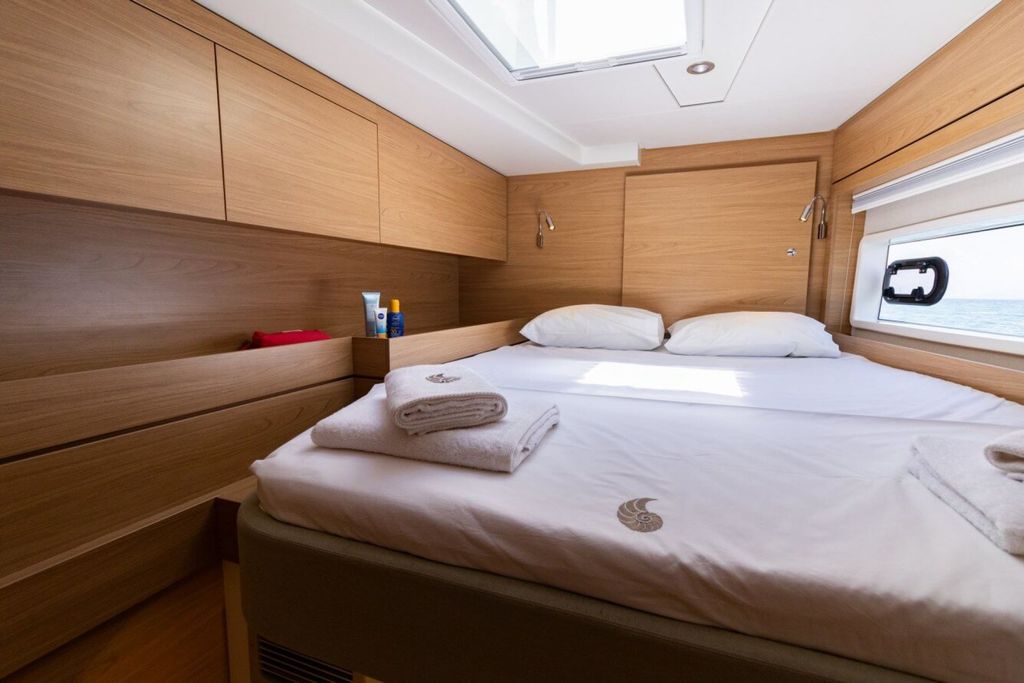 DREAM ON - Boat Images