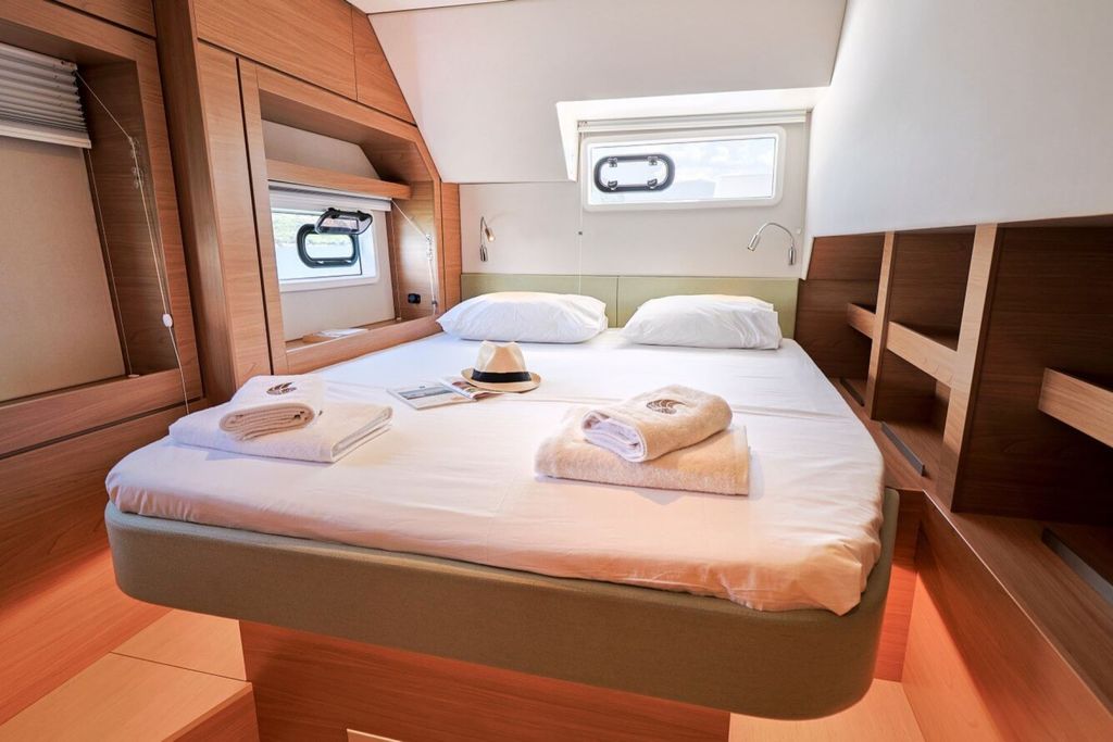DREAM ON - Boat Images