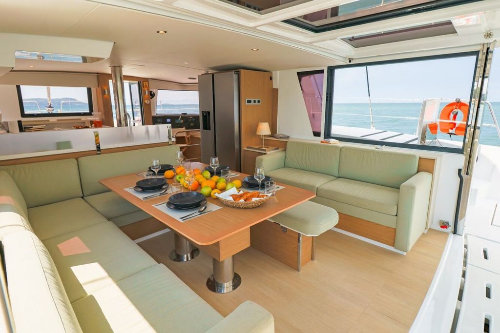 DREAM ON - Boat Images