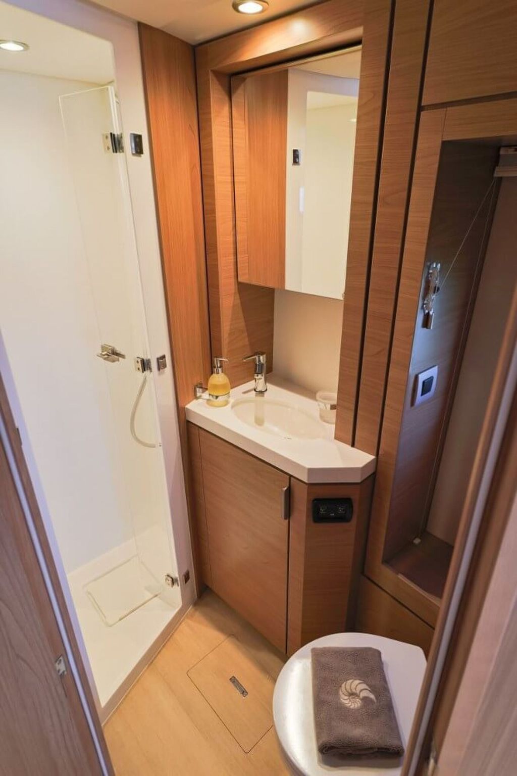 DREAM ON - Boat Images