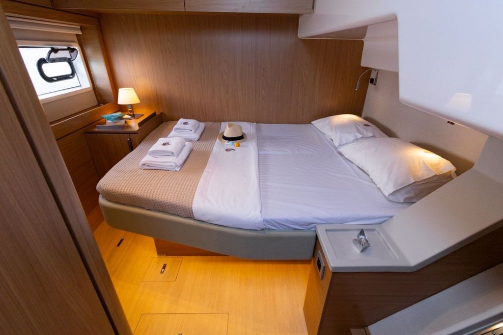 DREAM ON - Boat Images