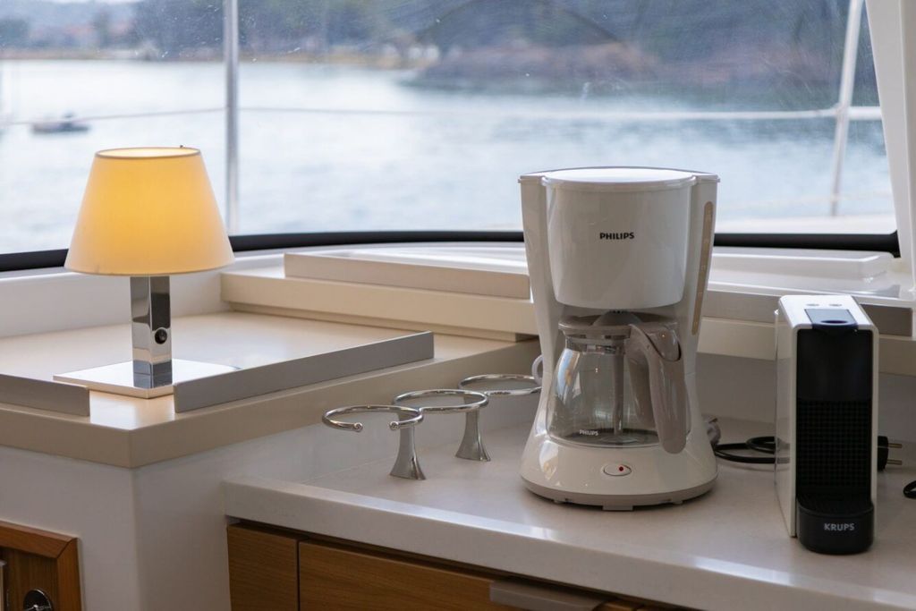 DREAM ON - Boat Images
