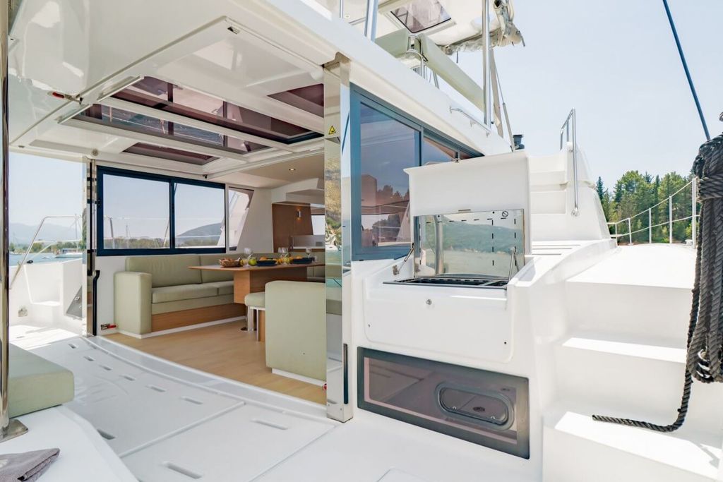DREAM ON - Boat Images