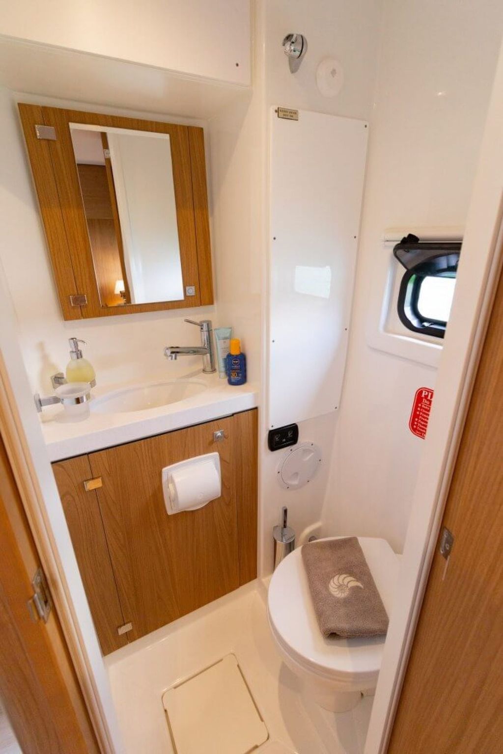 DREAM ON - Boat Images