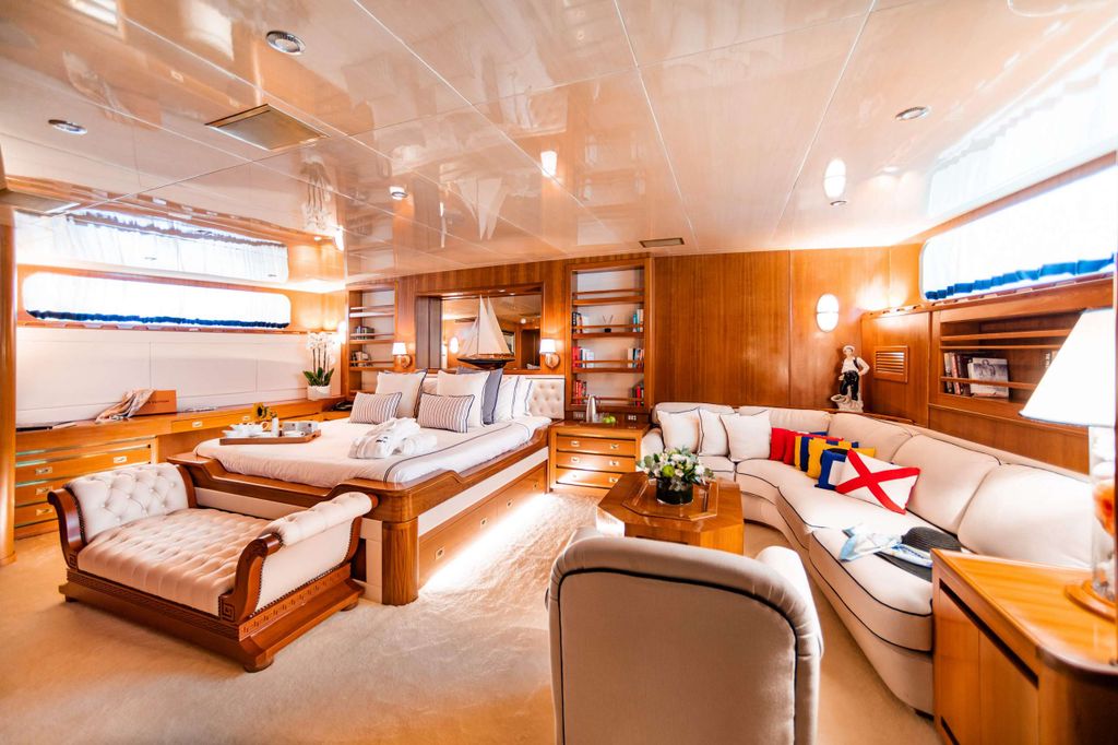 WIND OF FORTUNE - Boat Images