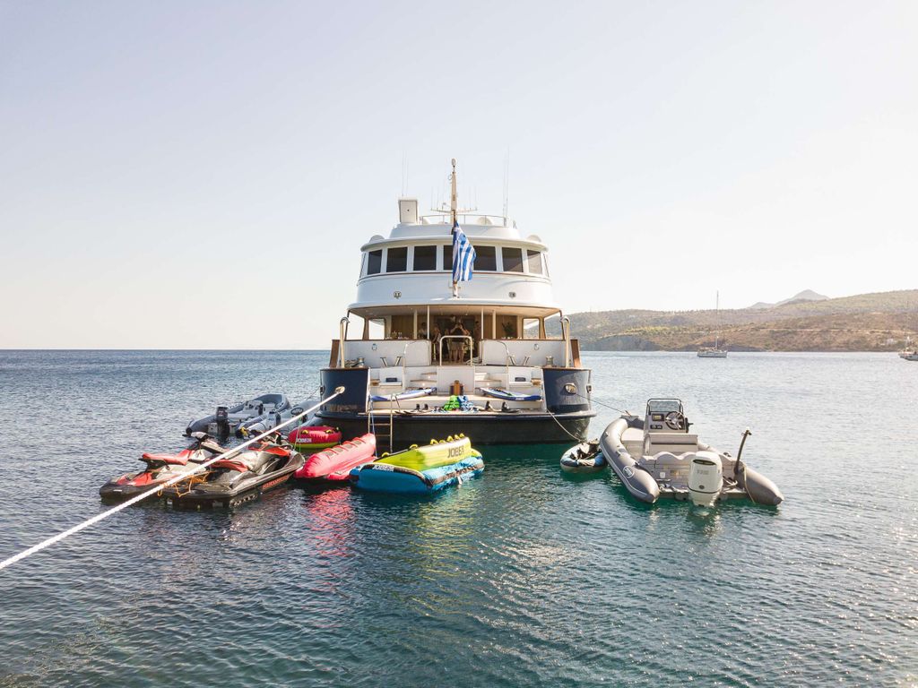 WIND OF FORTUNE - Boat Images