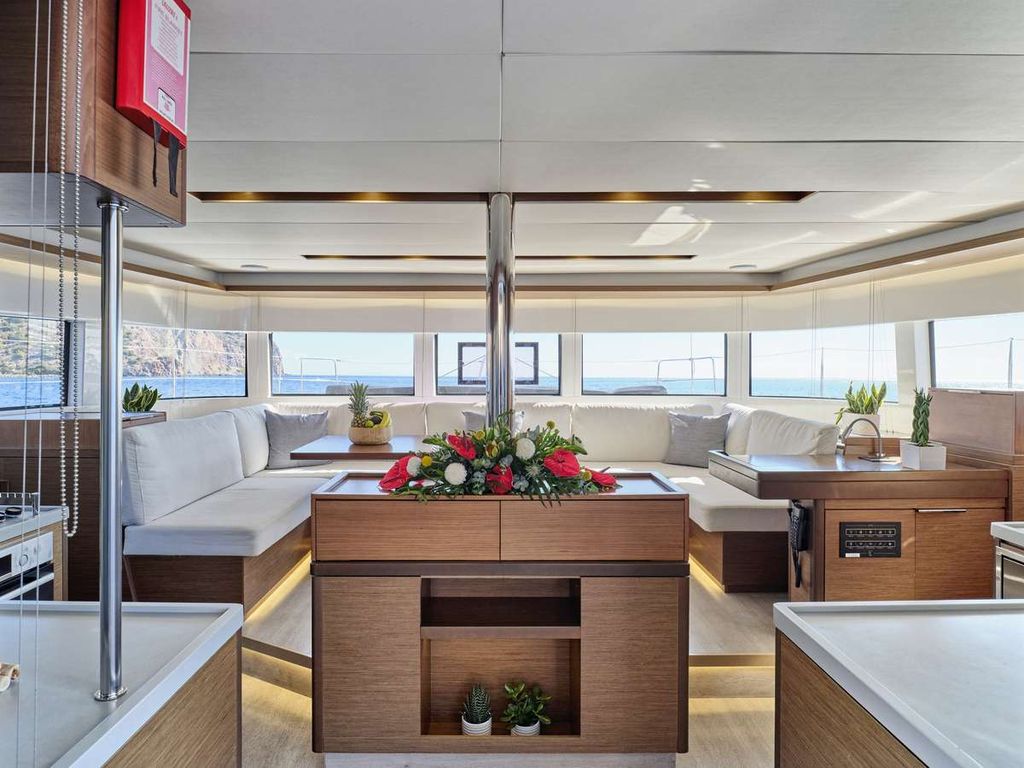 ANDARE AVANTI - Boat Images