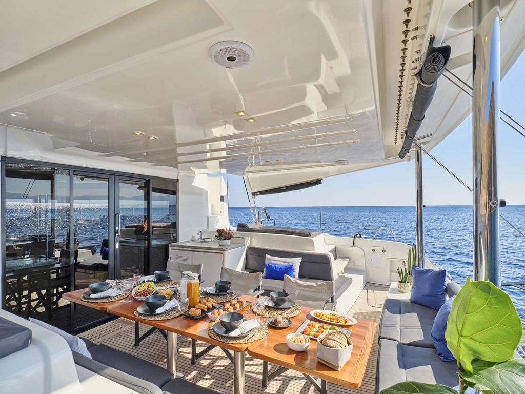 ANDARE AVANTI - Boat Images