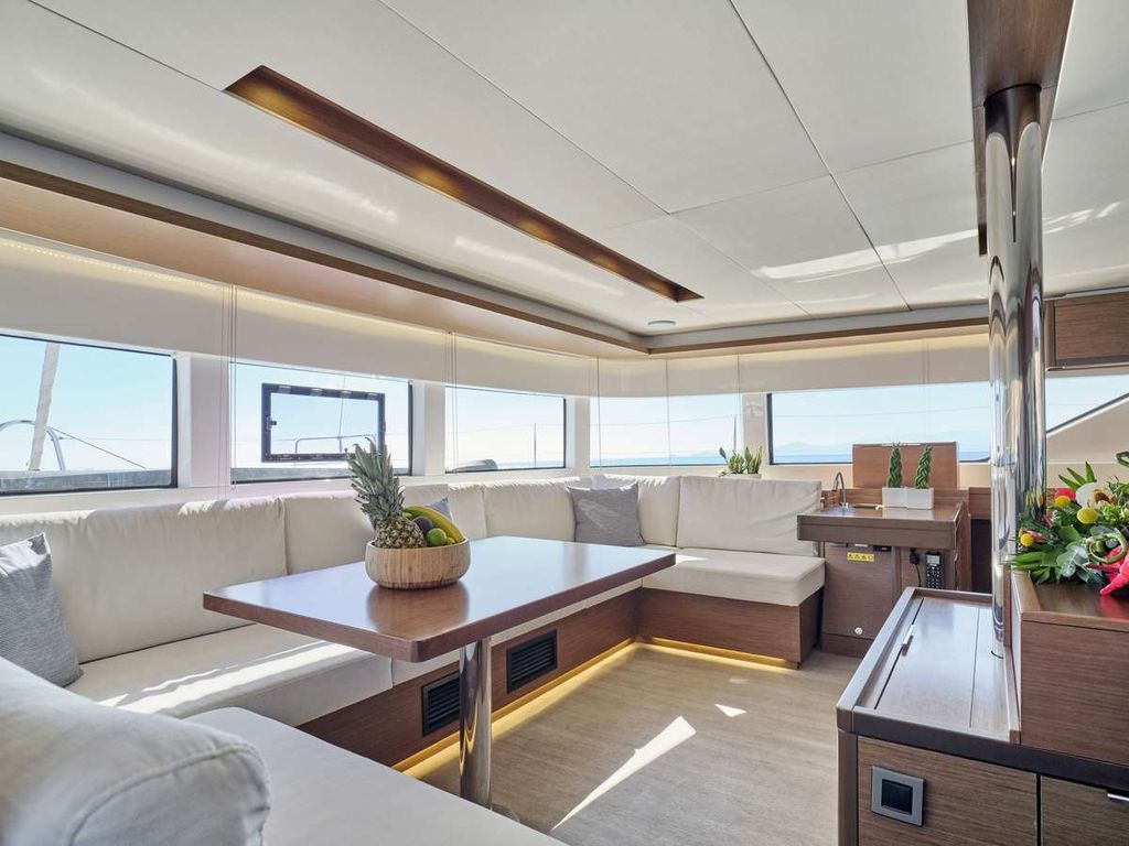 ANDARE AVANTI - Boat Images