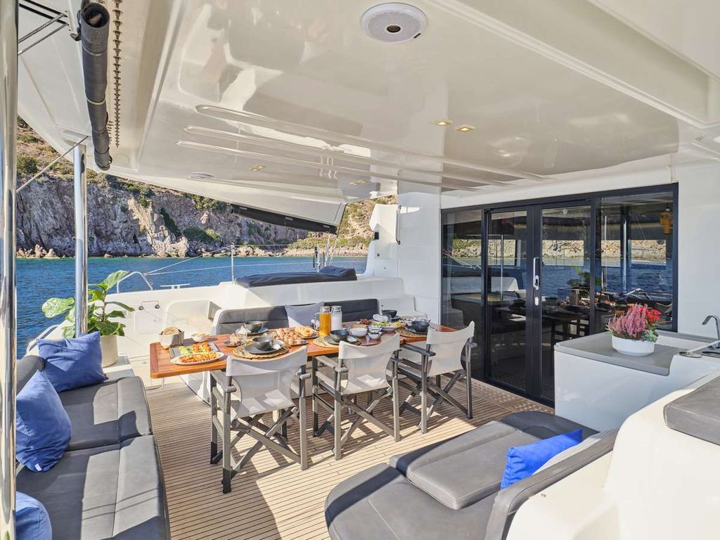 ANDARE AVANTI - Boat Images