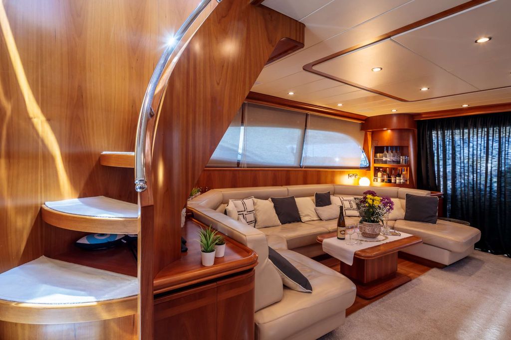 GORGEOUS - Boat Images