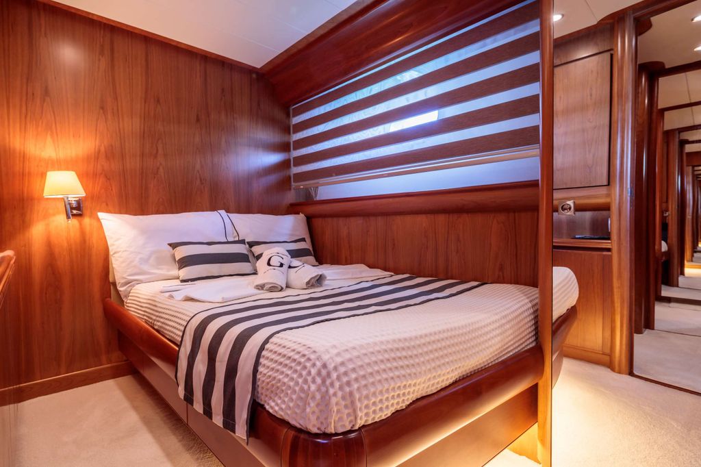 GORGEOUS - Boat Images