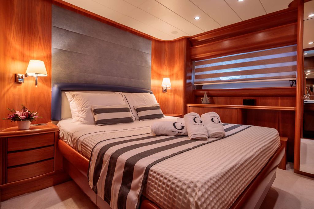 GORGEOUS - Boat Images