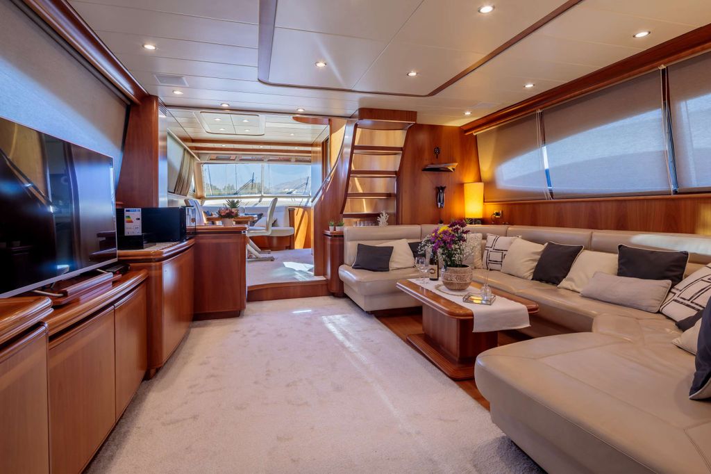 GORGEOUS - Boat Images