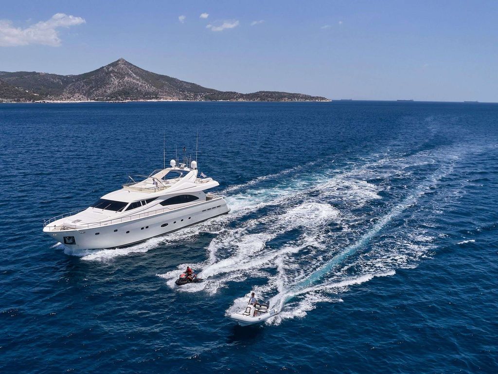 ESTIA YI - Boat Images