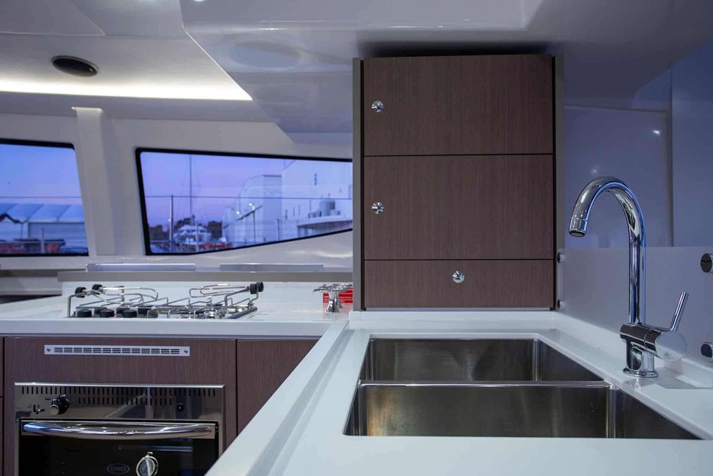 KOS 48.1 - Boat Images