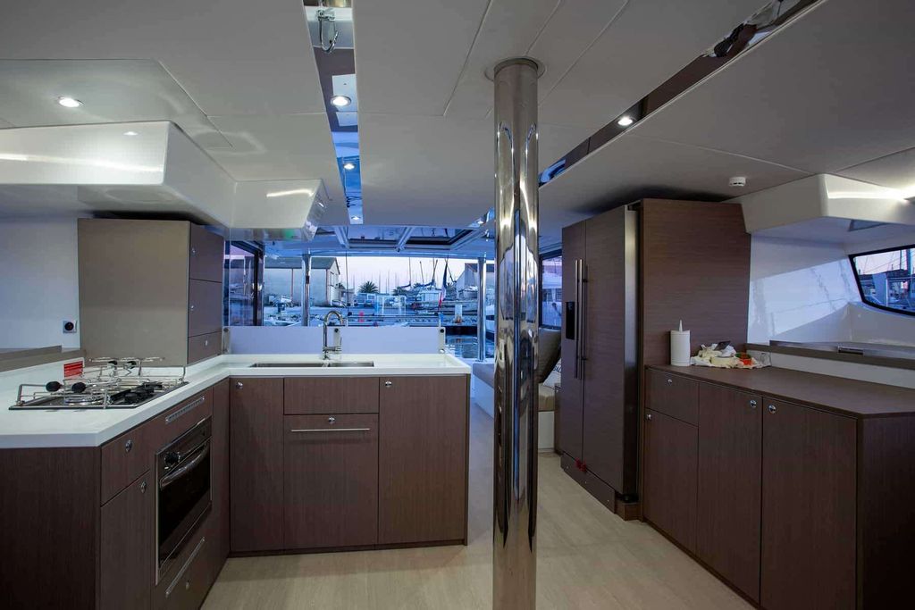 KOS 48.1 - Boat Images