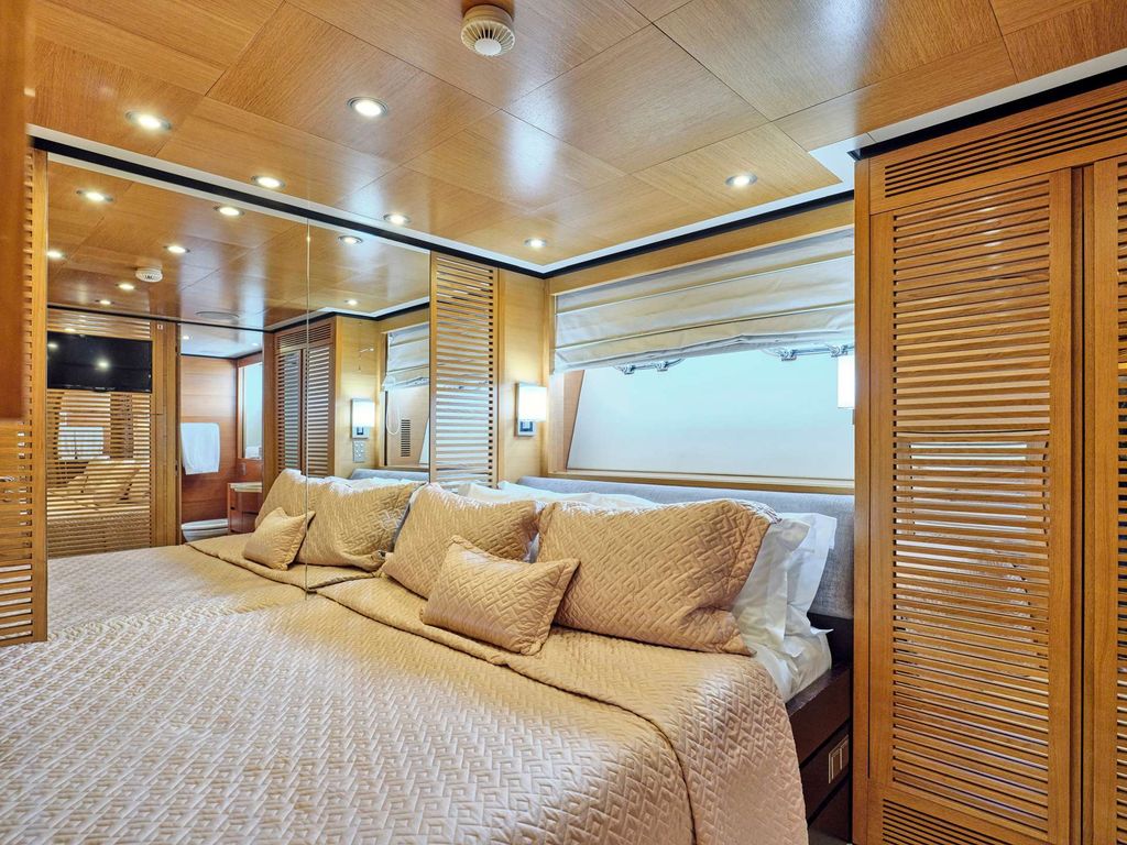 LOANA - Boat Images