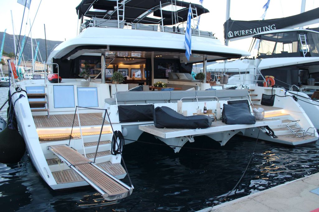 ATLANTIS - Boat Images