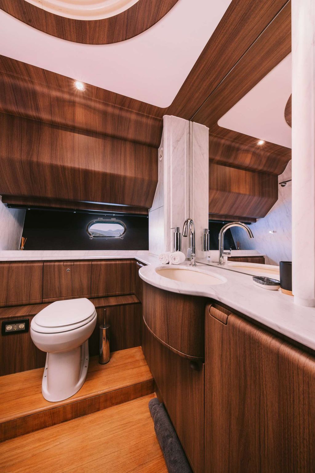 OXYGEN 8 - Boat Images