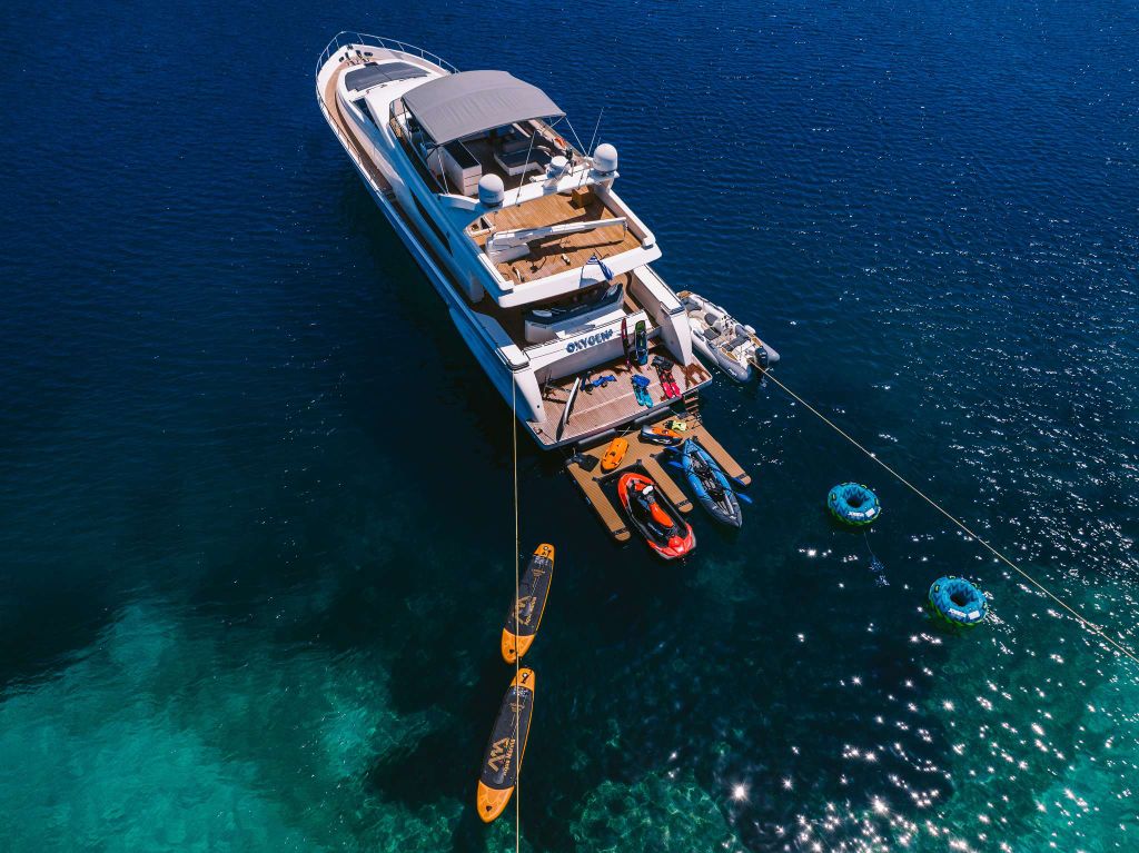 OXYGEN 8 - Boat Images