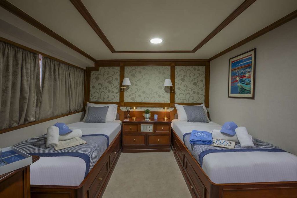 Callisto - Boat Images