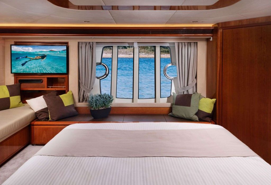ANNOUKA - Boat Images