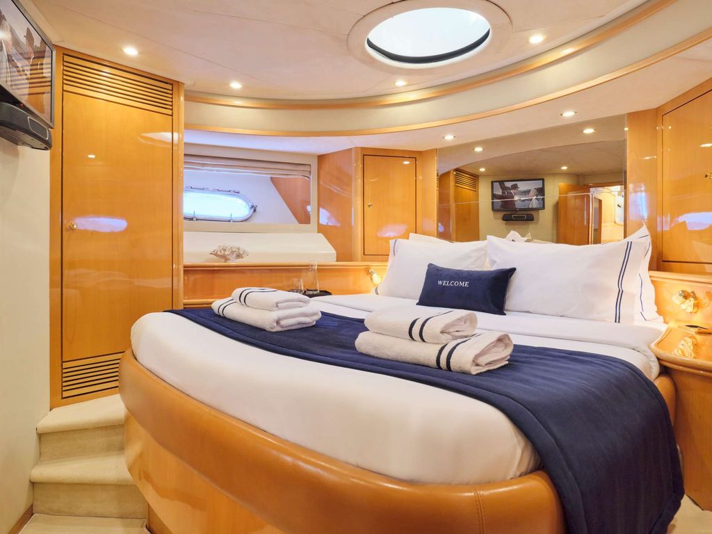 LADY L - Boat Images