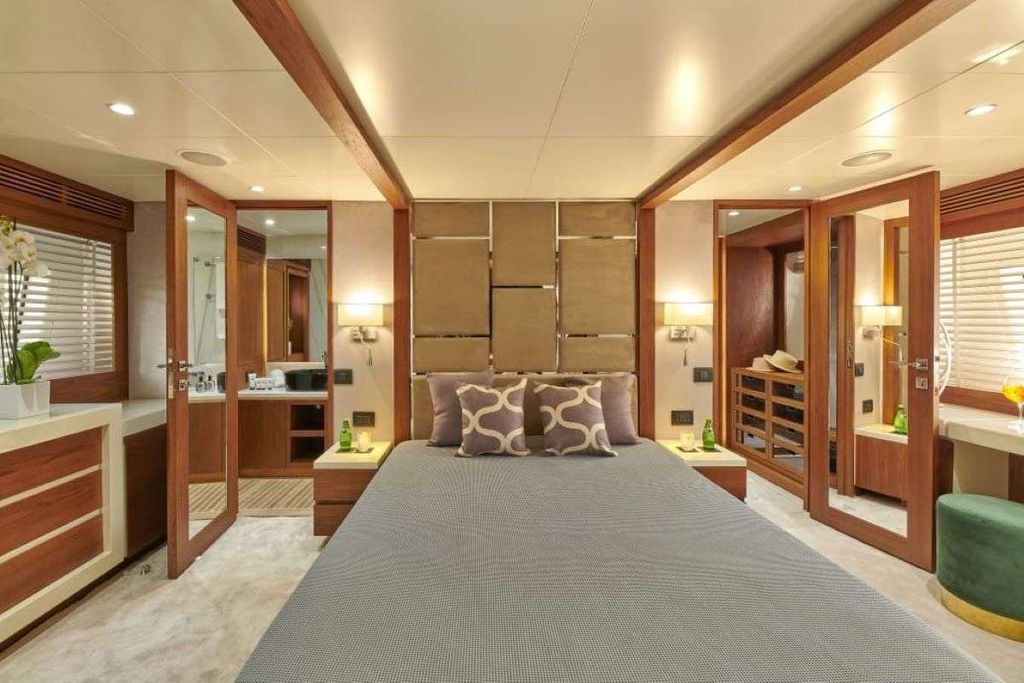 LA FENICE - Boat Images