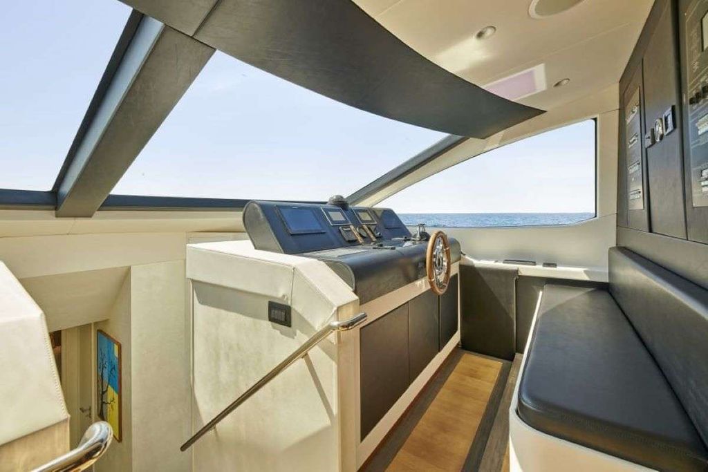LA FENICE - Boat Images