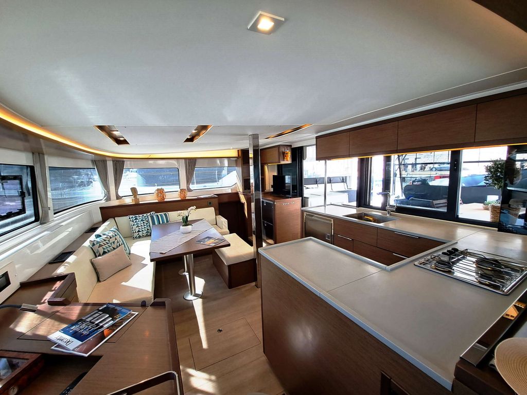 Omnia - Boat Images