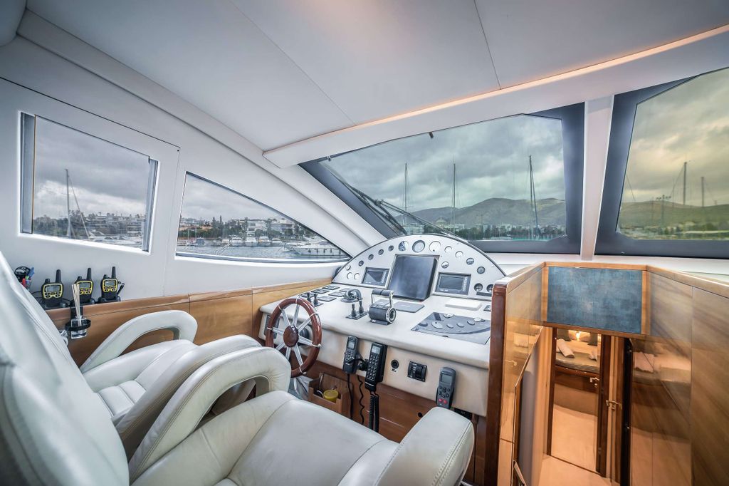 SUMMER THERAPY - Boat Images