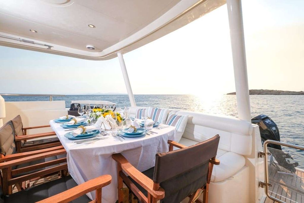 SUMMER THERAPY - Boat Images