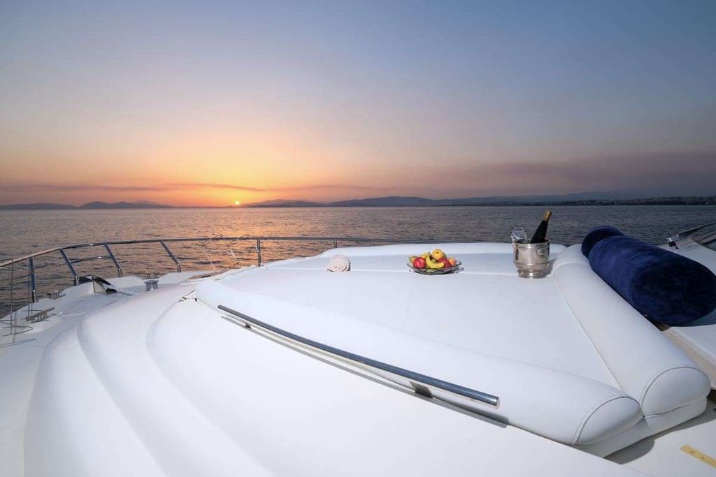 SUMMER THERAPY - Boat Images