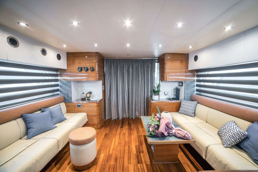 SUMMER THERAPY - Boat Images
