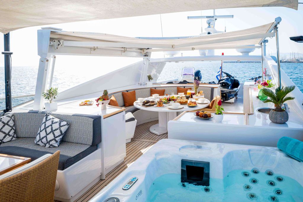MOBIUS - Boat Images