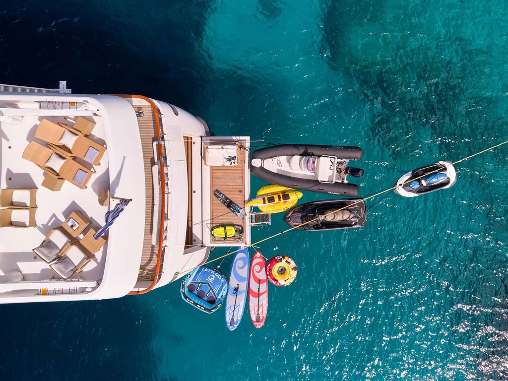 MOBIUS - Boat Images