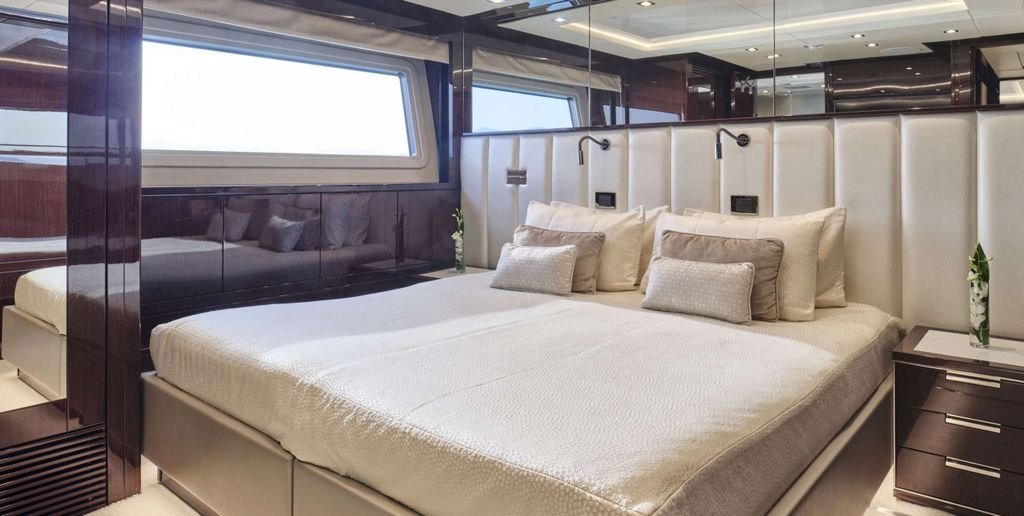 AQUA LIBRA - Boat Images